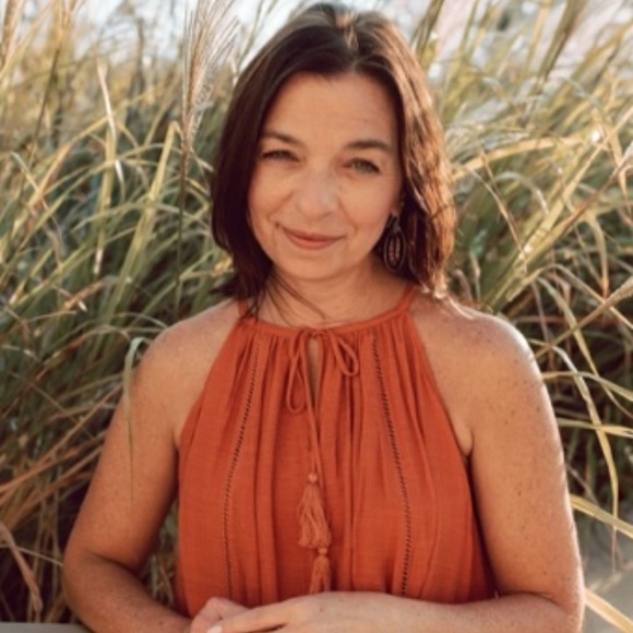 Meet your Posher, Ingrid - Picture 3 of 4